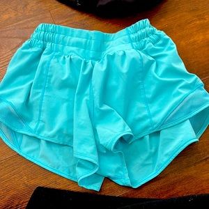 BLUE LULULEMON HOTTY HOT